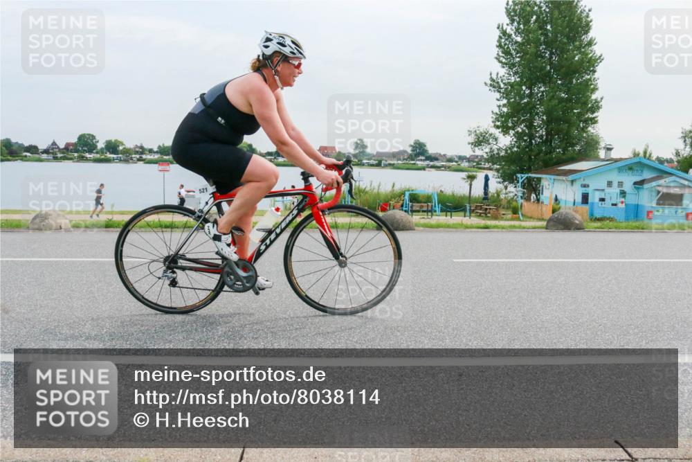 15.06.2025 - 27. Vierlanden-Triathlon H.Heesch http://msf.ph/oto/8038114 15.06.2025 10:55:40 Radfahren 221, 521, 528 meine-sportfotos.de