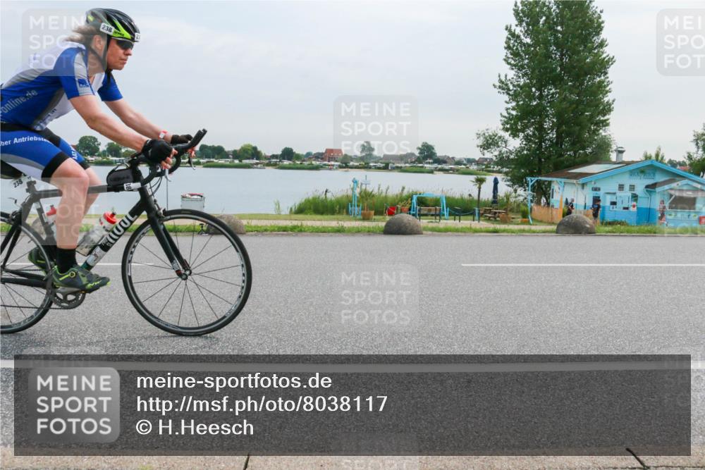 15.06.2025 - 27. Vierlanden-Triathlon H.Heesch http://msf.ph/oto/8038117 15.06.2025 10:55:48 Radfahren 238 meine-sportfotos.de