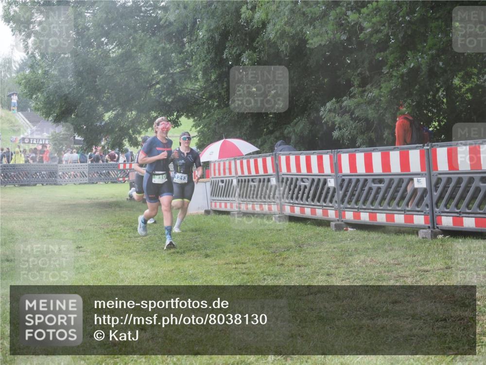 21.06.2025 - 27. Vierlanden-Triathlon KatJ http://msf.ph/oto/8038130 15.06.2025 14:20:13 Ziel 910, 1209, 1213 meine-sportfotos.de