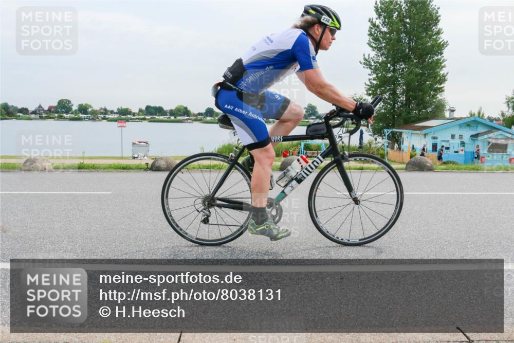 15.06.2025 - 27. Vierlanden-Triathlon H.Heesch http://msf.ph/oto/8038131 15.06.2025 10:55:48 Radfahren 238 meine-sportfotos.de
