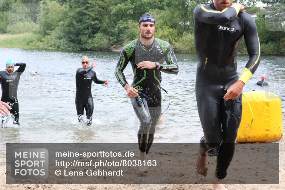 21.06.2025 - 27. Vierlanden-Triathlon Lena Gebhardt http://msf.ph/oto/8038163 15.06.2025 12:10:18 Schwimmen 1039, 1040, 1041, 1042, 1043 meine-sportfotos.de