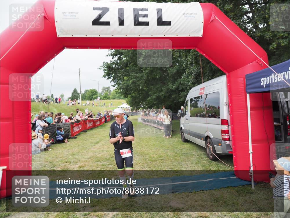 21.06.2025 - 27. Vierlanden-Triathlon MichiJ http://msf.ph/oto/8038172 15.06.2026 13:15:41 Ziel 77 meine-sportfotos.de