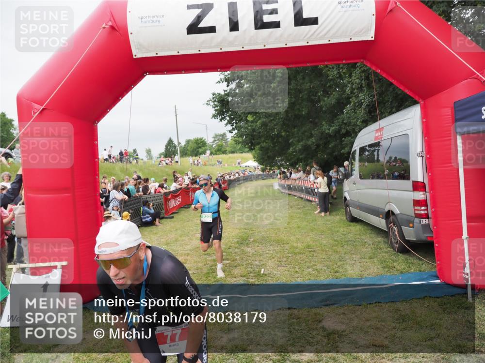 21.06.2025 - 27. Vierlanden-Triathlon MichiJ http://msf.ph/oto/8038179 15.06.2026 13:15:46 Ziel 77, 722 meine-sportfotos.de