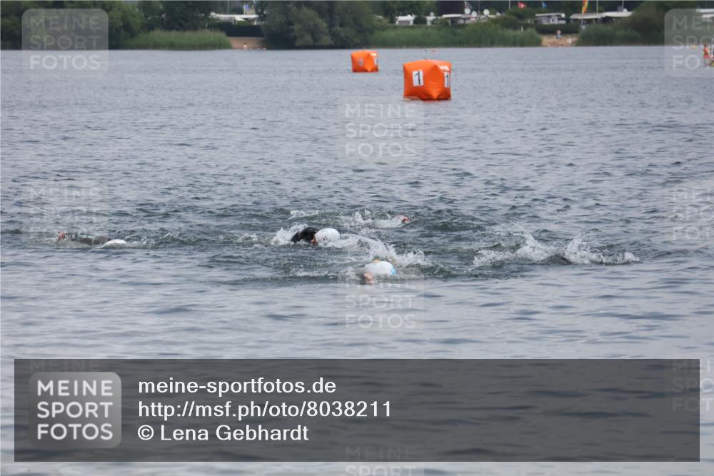 21.06.2025 - 27. Vierlanden-Triathlon Lena Gebhardt http://msf.ph/oto/8038211 15.06.2025 12:10:32 Schwimmen 1041, 1042 meine-sportfotos.de