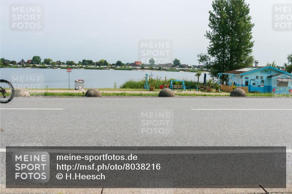 21.06.2025 - 27. Vierlanden-Triathlon H.Heesch http://msf.ph/oto/8038216 15.06.2025 11:48:28 Radfahren 866 meine-sportfotos.de