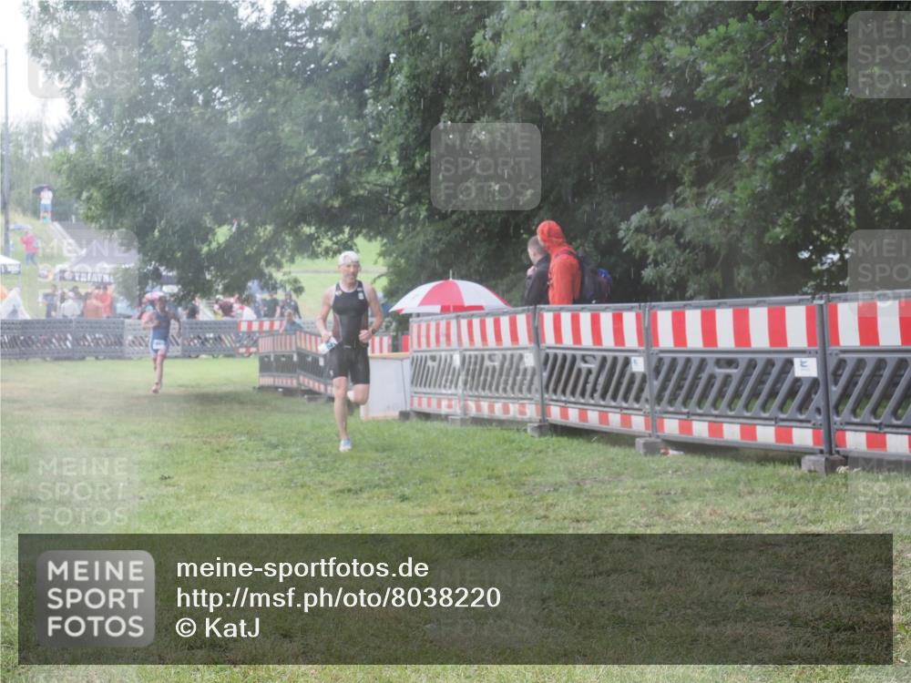 21.06.2025 - 27. Vierlanden-Triathlon KatJ http://msf.ph/oto/8038220 15.06.2025 14:20:25 Ziel 1242, 1285 meine-sportfotos.de
