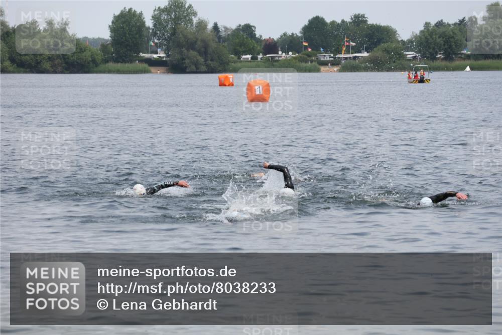 21.06.2025 - 27. Vierlanden-Triathlon Lena Gebhardt http://msf.ph/oto/8038233 15.06.2025 12:10:36 Schwimmen  meine-sportfotos.de