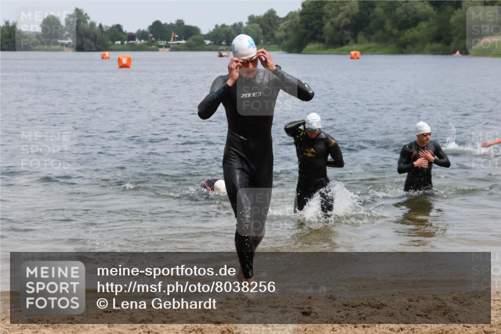 21.06.2025 - 27. Vierlanden-Triathlon Lena Gebhardt http://msf.ph/oto/8038256 15.06.2025 12:10:53 Schwimmen 1044, 1045, 1047, 1048 meine-sportfotos.de