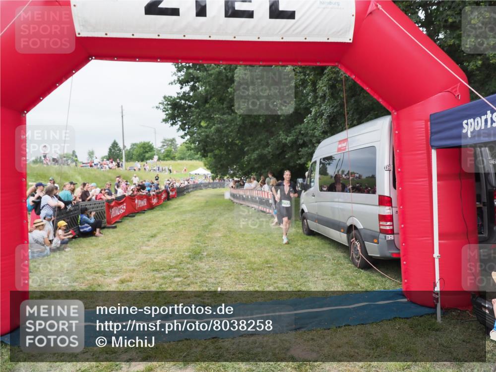 21.06.2025 - 27. Vierlanden-Triathlon MichiJ http://msf.ph/oto/8038258 15.06.2026 13:16:00 Ziel 793 meine-sportfotos.de