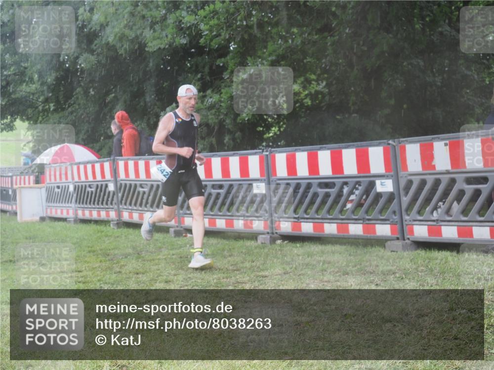 21.06.2025 - 27. Vierlanden-Triathlon KatJ http://msf.ph/oto/8038263 15.06.2025 14:20:27 Ziel 1242, 1285 meine-sportfotos.de