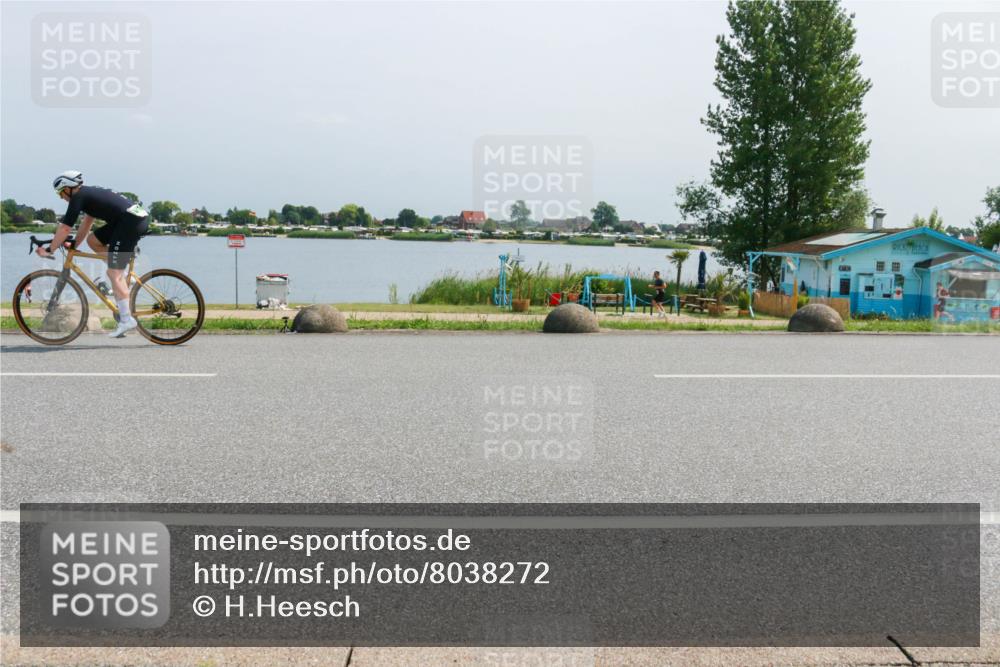 21.06.2025 - 27. Vierlanden-Triathlon H.Heesch http://msf.ph/oto/8038272 15.06.2025 11:48:45 Radfahren 214, 751, 817, 853, 857 meine-sportfotos.de