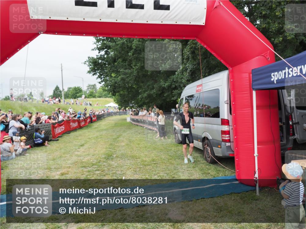 21.06.2025 - 27. Vierlanden-Triathlon MichiJ http://msf.ph/oto/8038281 15.06.2026 13:16:01 Ziel 793 meine-sportfotos.de