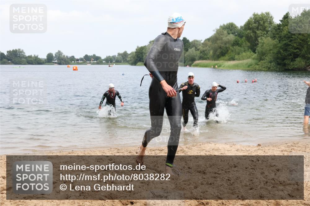 21.06.2025 - 27. Vierlanden-Triathlon Lena Gebhardt http://msf.ph/oto/8038282 15.06.2025 12:10:55 Schwimmen 1044, 1045, 1046, 1047, 1048 meine-sportfotos.de