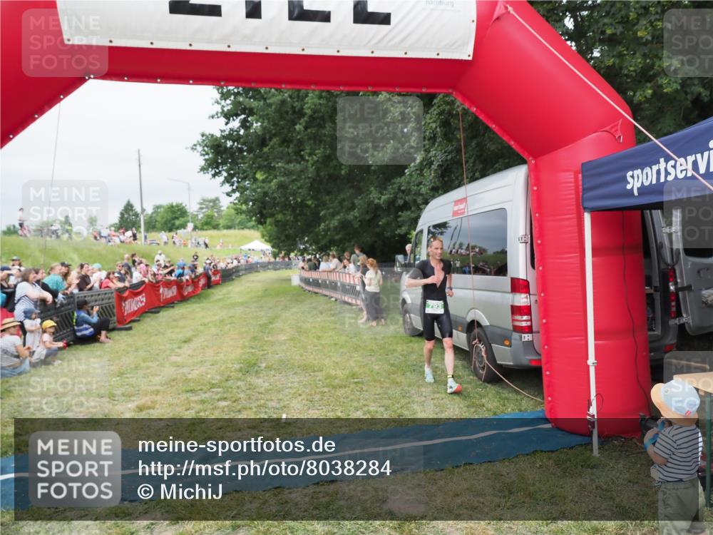 21.06.2025 - 27. Vierlanden-Triathlon MichiJ http://msf.ph/oto/8038284 15.06.2026 13:16:02 Ziel 793 meine-sportfotos.de