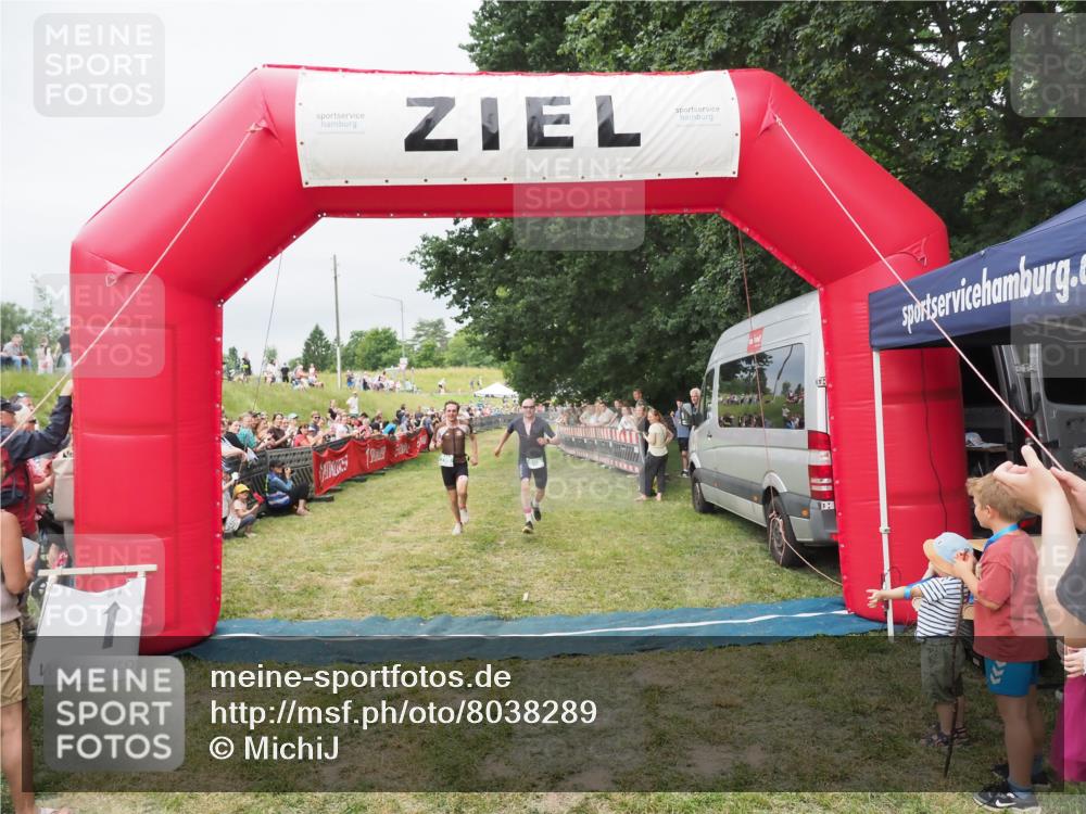21.06.2025 - 27. Vierlanden-Triathlon MichiJ http://msf.ph/oto/8038289 15.06.2026 13:16:23 Ziel 696, 708 meine-sportfotos.de