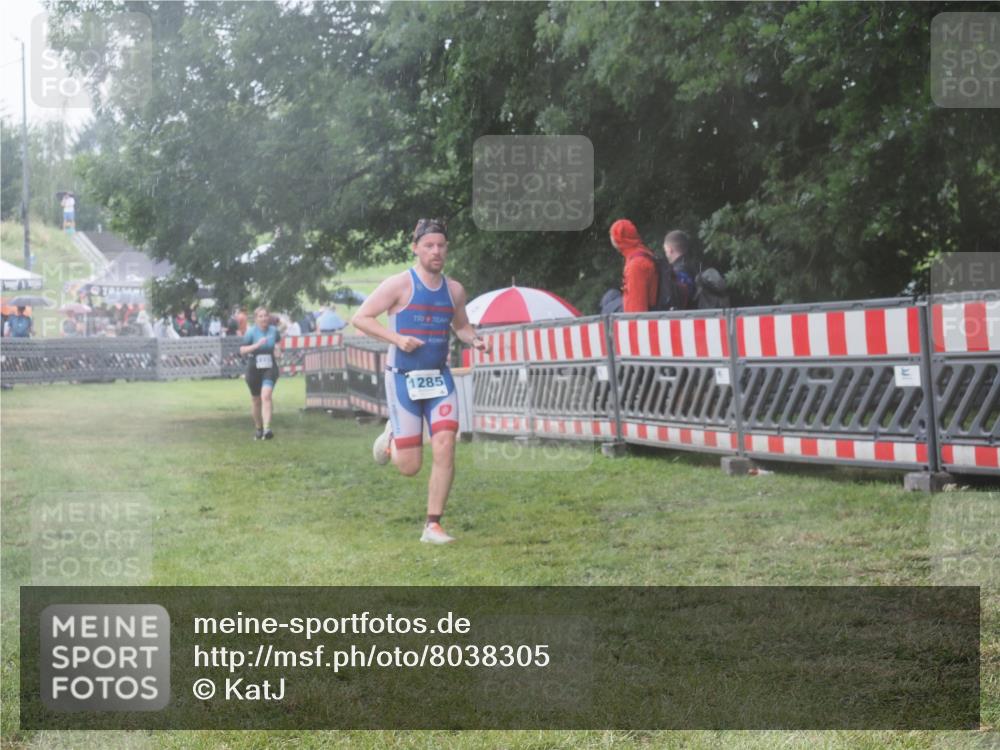 21.06.2025 - 27. Vierlanden-Triathlon KatJ http://msf.ph/oto/8038305 15.06.2025 14:20:30 Ziel 1225, 1242, 1285 meine-sportfotos.de