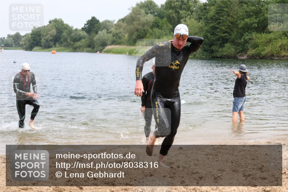 21.06.2025 - 27. Vierlanden-Triathlon Lena Gebhardt http://msf.ph/oto/8038316 15.06.2025 12:10:57 Schwimmen 1044, 1045, 1046, 1047, 1048 meine-sportfotos.de