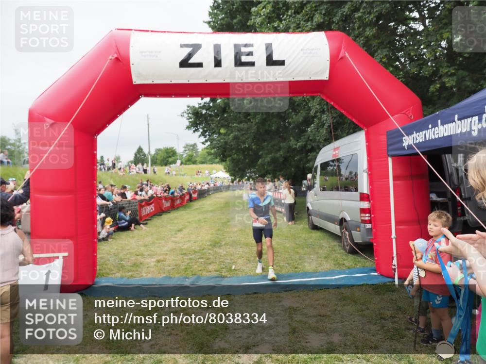 21.06.2025 - 27. Vierlanden-Triathlon MichiJ http://msf.ph/oto/8038334 15.06.2026 13:16:36 Ziel 70 meine-sportfotos.de