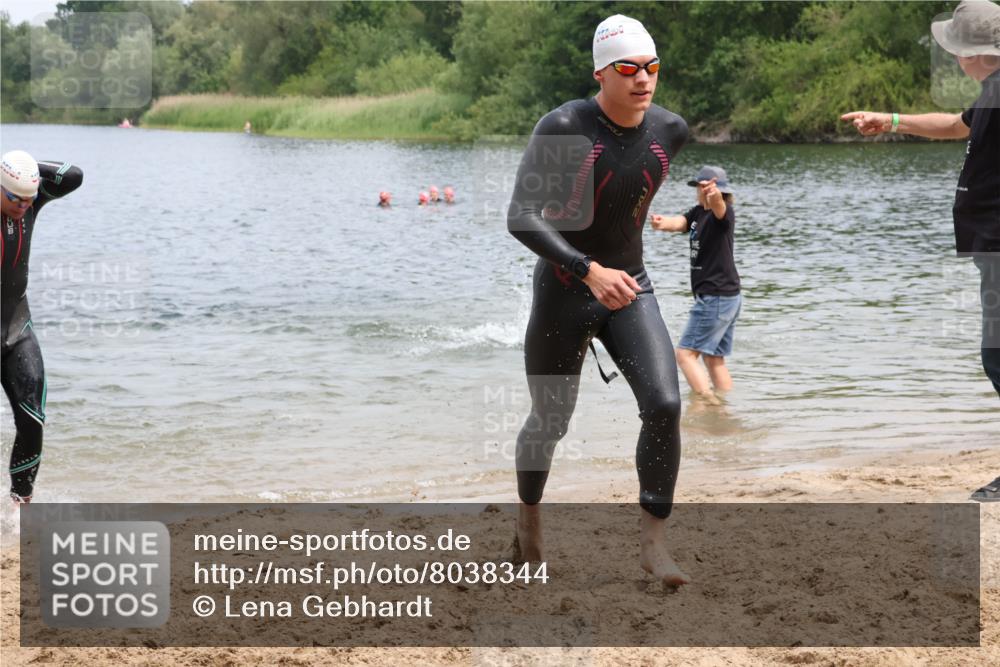 21.06.2025 - 27. Vierlanden-Triathlon Lena Gebhardt http://msf.ph/oto/8038344 15.06.2025 12:10:59 Schwimmen 1044, 1045, 1046, 1047, 1048 meine-sportfotos.de