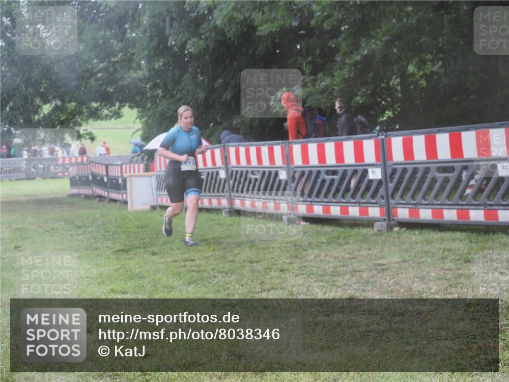 21.06.2025 - 27. Vierlanden-Triathlon KatJ http://msf.ph/oto/8038346 15.06.2025 14:20:35 Ziel 1225 meine-sportfotos.de