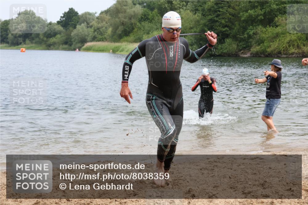 21.06.2025 - 27. Vierlanden-Triathlon Lena Gebhardt http://msf.ph/oto/8038359 15.06.2025 12:11:00 Schwimmen 1044, 1045, 1046, 1047, 1048 meine-sportfotos.de
