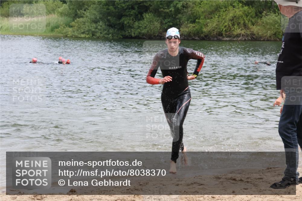 21.06.2025 - 27. Vierlanden-Triathlon Lena Gebhardt http://msf.ph/oto/8038370 15.06.2025 12:11:03 Schwimmen 1044, 1045, 1046, 1047, 1048 meine-sportfotos.de