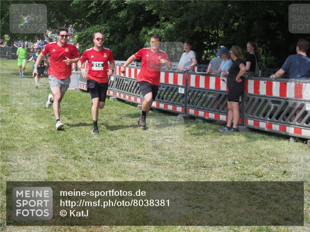 21.06.2025 - 27. Vierlanden-Triathlon KatJ http://msf.ph/oto/8038381 15.06.2025 11:32:37 Schwimmen  meine-sportfotos.de