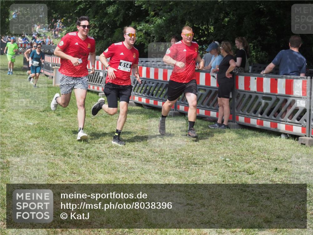 21.06.2025 - 27. Vierlanden-Triathlon KatJ http://msf.ph/oto/8038396 15.06.2025 11:32:38 Schwimmen  meine-sportfotos.de
