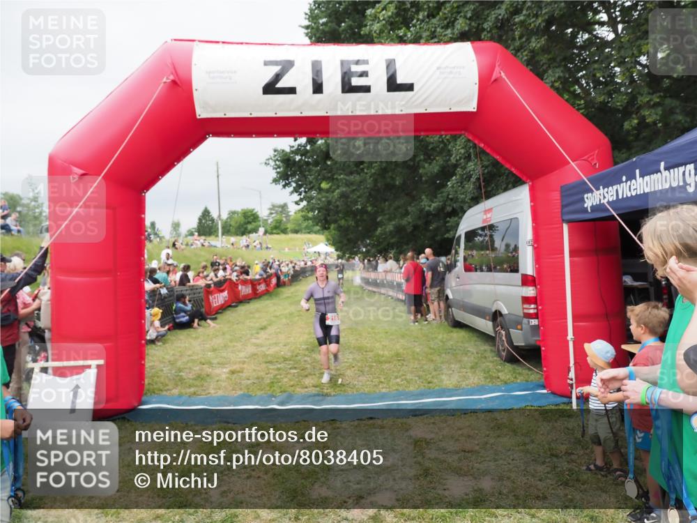 21.06.2025 - 27. Vierlanden-Triathlon MichiJ http://msf.ph/oto/8038405 15.06.2026 13:17:42 Ziel 216 meine-sportfotos.de