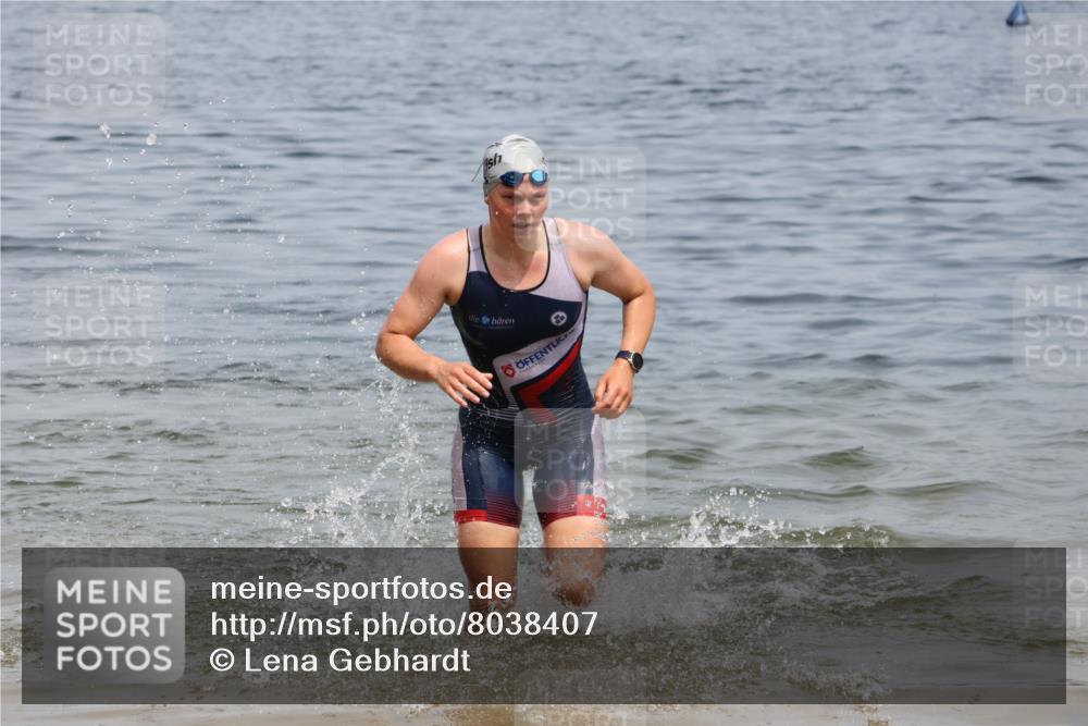 21.06.2025 - 27. Vierlanden-Triathlon Lena Gebhardt http://msf.ph/oto/8038407 15.06.2025 12:24:56 Schwimmen 1049 meine-sportfotos.de
