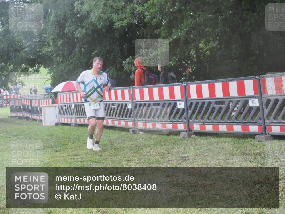 21.06.2025 - 27. Vierlanden-Triathlon KatJ http://msf.ph/oto/8038408 15.06.2025 14:20:46 Ziel 806 meine-sportfotos.de