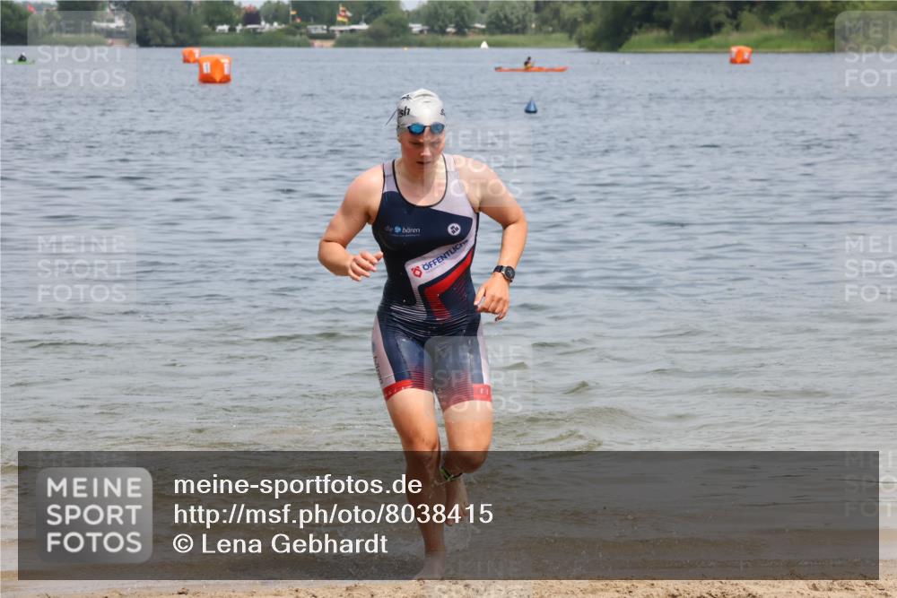 21.06.2025 - 27. Vierlanden-Triathlon Lena Gebhardt http://msf.ph/oto/8038415 15.06.2025 12:24:57 Schwimmen 1049 meine-sportfotos.de
