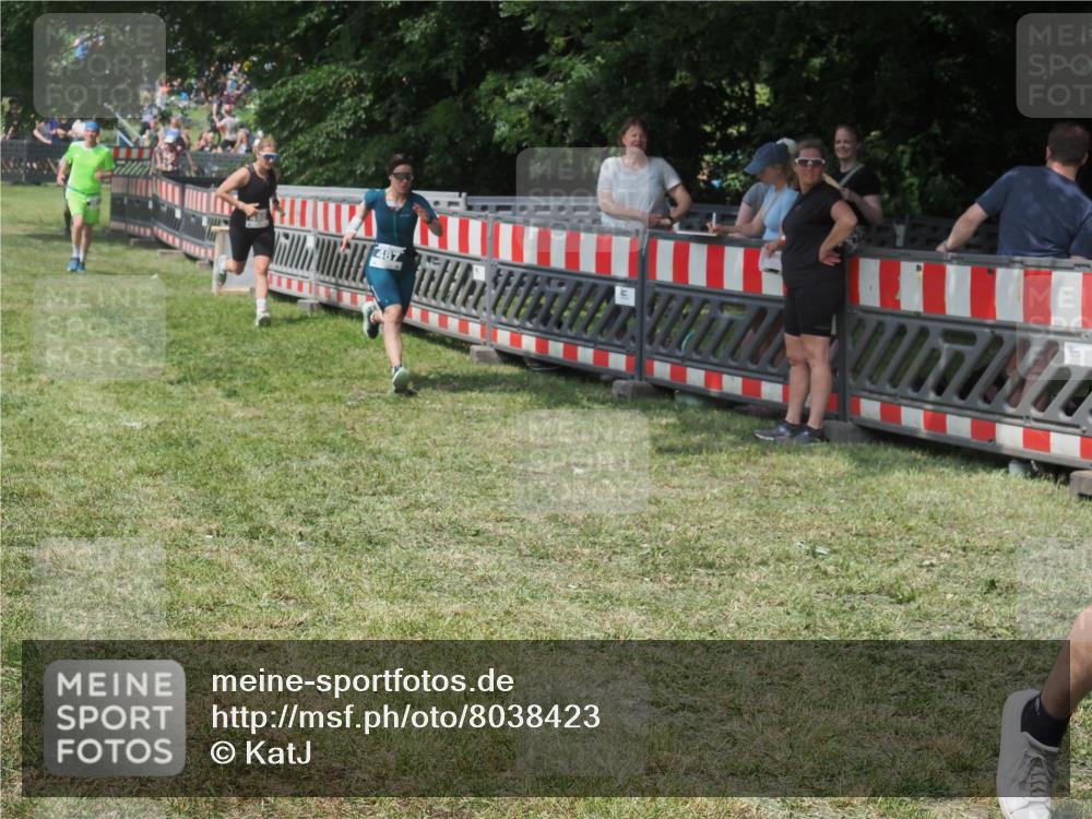 21.06.2025 - 27. Vierlanden-Triathlon KatJ http://msf.ph/oto/8038423 15.06.2025 11:32:39 Schwimmen  meine-sportfotos.de