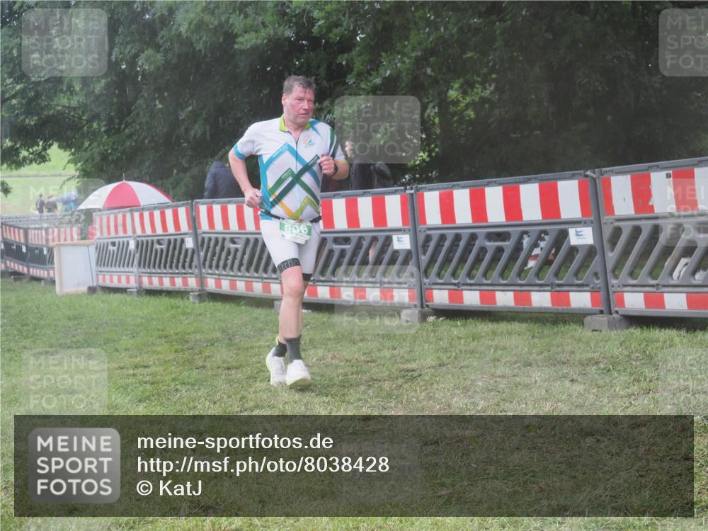 21.06.2025 - 27. Vierlanden-Triathlon KatJ http://msf.ph/oto/8038428 15.06.2025 14:20:47 Ziel 806 meine-sportfotos.de