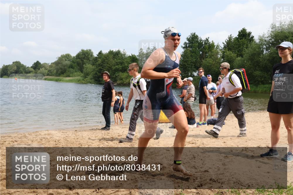 21.06.2025 - 27. Vierlanden-Triathlon Lena Gebhardt http://msf.ph/oto/8038431 15.06.2025 12:25:00 Schwimmen 1049 meine-sportfotos.de