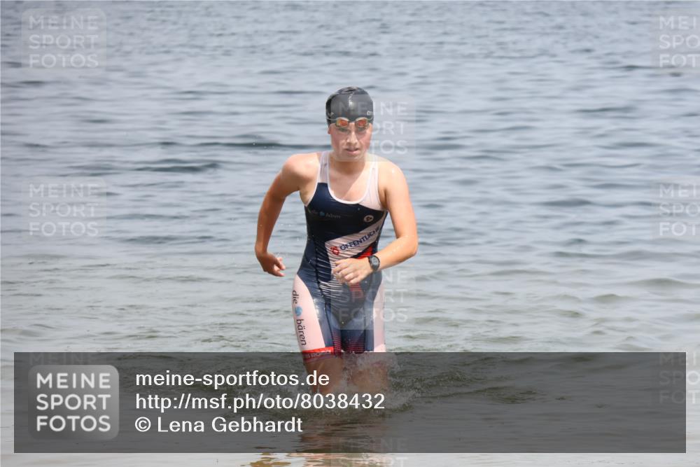 21.06.2025 - 27. Vierlanden-Triathlon Lena Gebhardt http://msf.ph/oto/8038432 15.06.2025 12:25:16 Schwimmen 1051 meine-sportfotos.de