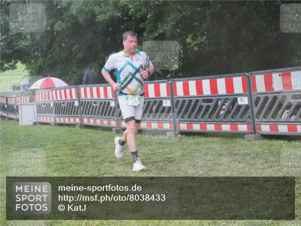 21.06.2025 - 27. Vierlanden-Triathlon KatJ http://msf.ph/oto/8038433 15.06.2025 14:20:47 Ziel 806 meine-sportfotos.de