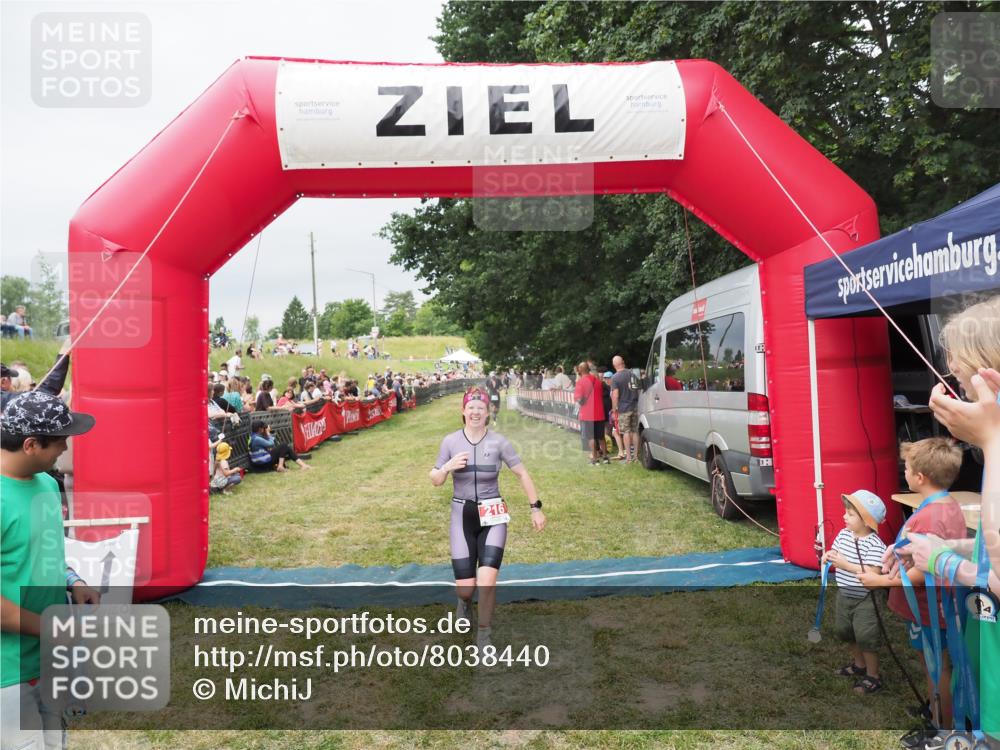 21.06.2025 - 27. Vierlanden-Triathlon MichiJ http://msf.ph/oto/8038440 15.06.2026 13:17:43 Ziel 216 meine-sportfotos.de