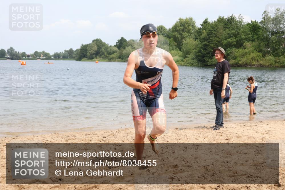 21.06.2025 - 27. Vierlanden-Triathlon Lena Gebhardt http://msf.ph/oto/8038455 15.06.2025 12:25:20 Schwimmen 1051 meine-sportfotos.de
