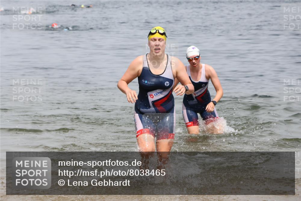 21.06.2025 - 27. Vierlanden-Triathlon Lena Gebhardt http://msf.ph/oto/8038465 15.06.2025 12:26:06 Schwimmen 1050, 1052 meine-sportfotos.de