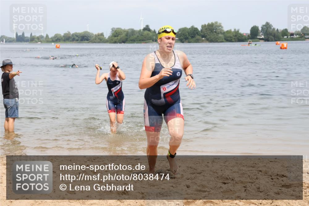 21.06.2025 - 27. Vierlanden-Triathlon Lena Gebhardt http://msf.ph/oto/8038474 15.06.2025 12:26:09 Schwimmen 1050, 1052 meine-sportfotos.de