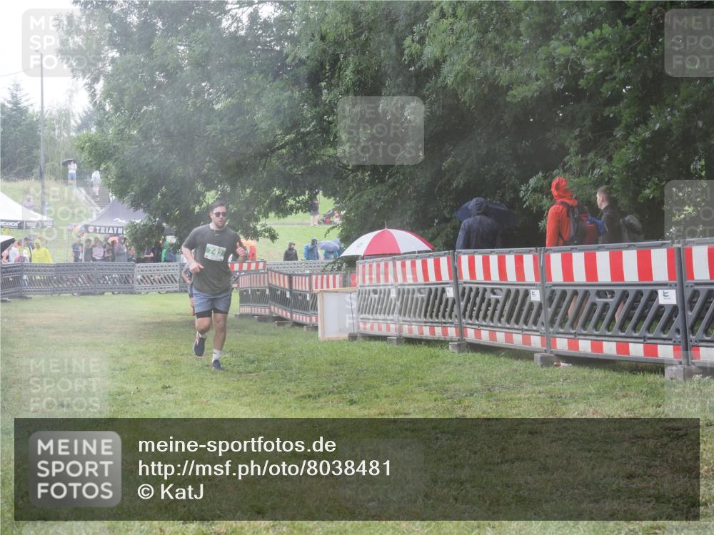 21.06.2025 - 27. Vierlanden-Triathlon KatJ http://msf.ph/oto/8038481 15.06.2025 14:21:18 Ziel 742, 1205 meine-sportfotos.de