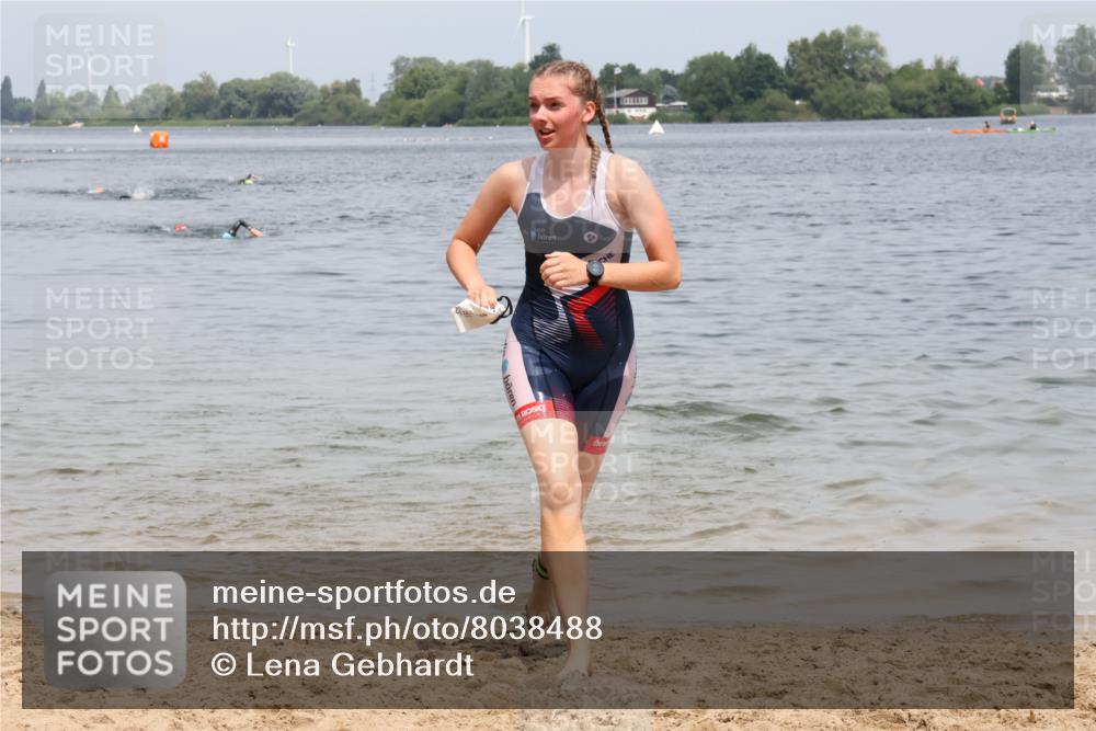 21.06.2025 - 27. Vierlanden-Triathlon Lena Gebhardt http://msf.ph/oto/8038488 15.06.2025 12:26:11 Schwimmen 1050, 1052 meine-sportfotos.de