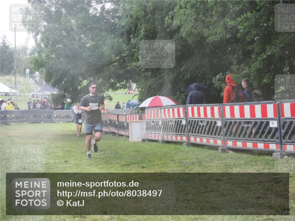 21.06.2025 - 27. Vierlanden-Triathlon KatJ http://msf.ph/oto/8038497 15.06.2025 14:21:18 Ziel 742, 1205 meine-sportfotos.de