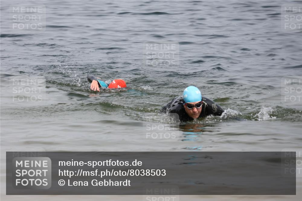 21.06.2025 - 27. Vierlanden-Triathlon Lena Gebhardt http://msf.ph/oto/8038503 15.06.2025 12:26:43 Schwimmen  meine-sportfotos.de