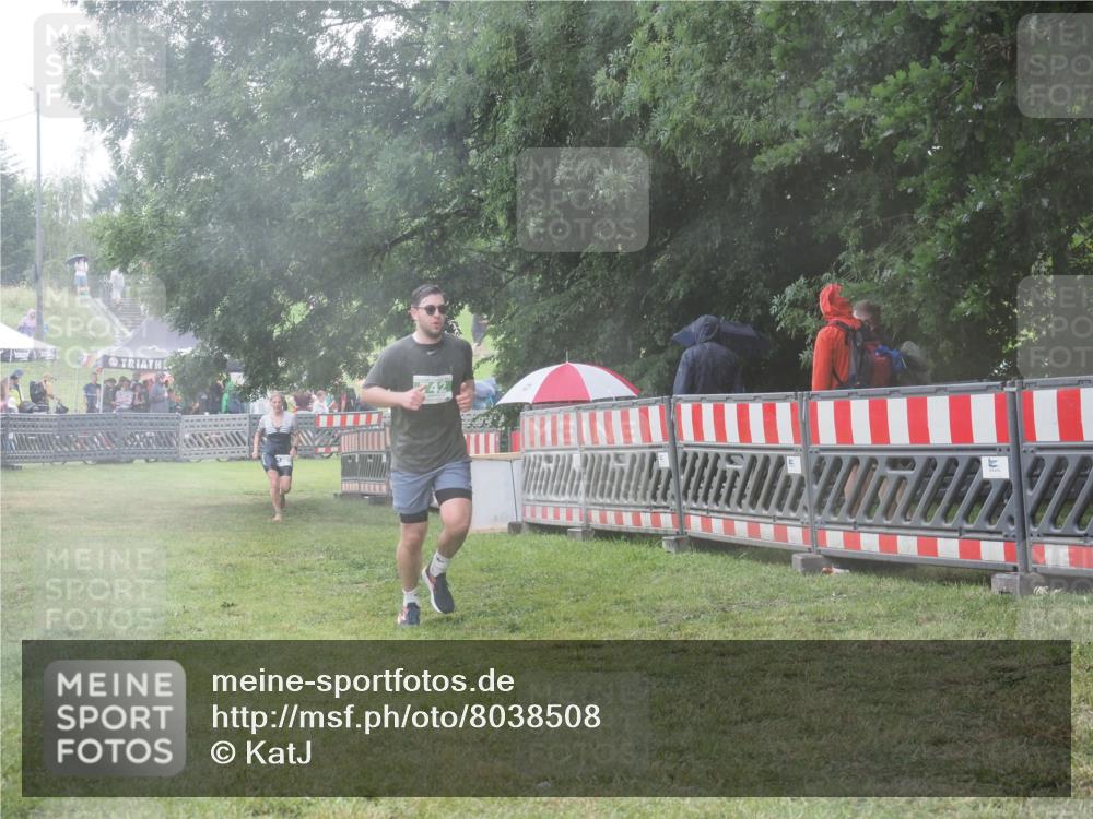 21.06.2025 - 27. Vierlanden-Triathlon KatJ http://msf.ph/oto/8038508 15.06.2025 14:21:19 Ziel 742, 1205, 1238 meine-sportfotos.de