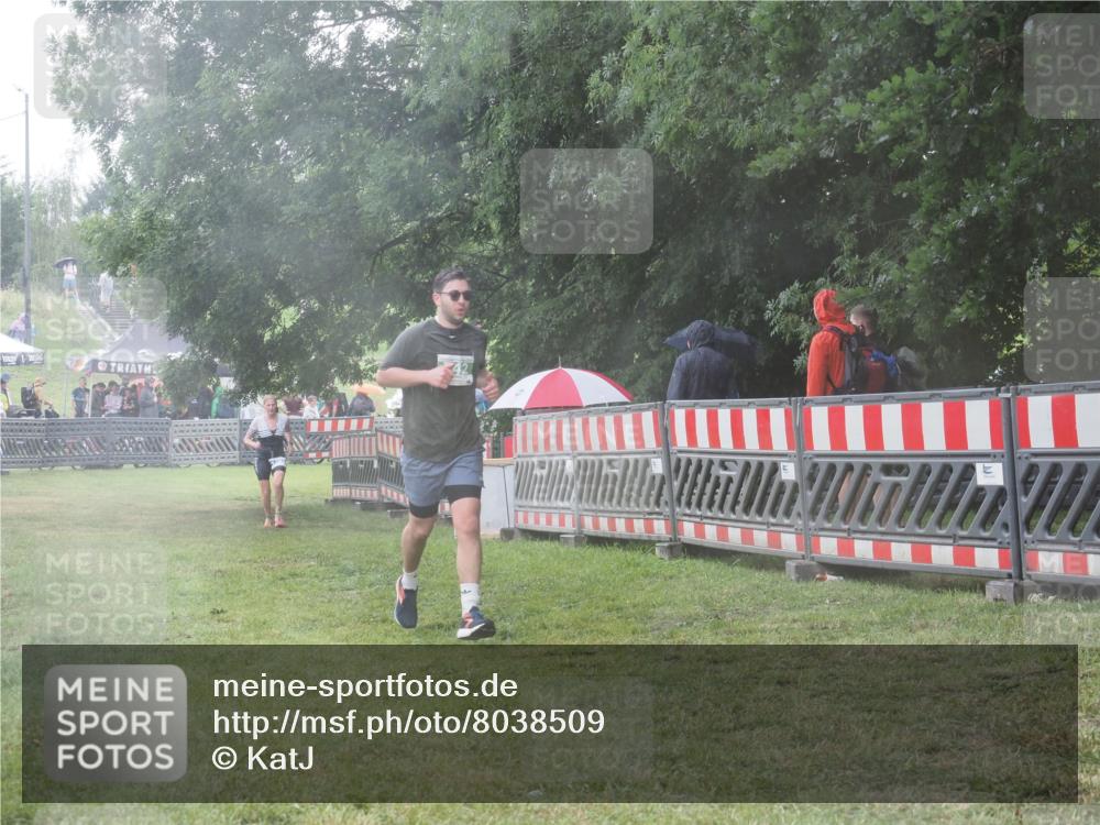 21.06.2025 - 27. Vierlanden-Triathlon KatJ http://msf.ph/oto/8038509 15.06.2025 14:21:19 Ziel 742, 1205, 1238 meine-sportfotos.de