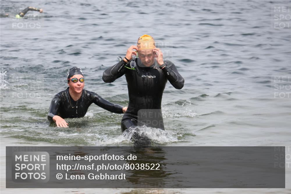 21.06.2025 - 27. Vierlanden-Triathlon Lena Gebhardt http://msf.ph/oto/8038522 15.06.2025 12:27:05 Schwimmen 1058, 1059 meine-sportfotos.de