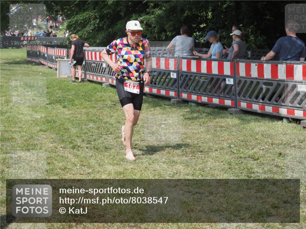 21.06.2025 - 27. Vierlanden-Triathlon KatJ http://msf.ph/oto/8038547 15.06.2025 11:32:52 Schwimmen  meine-sportfotos.de