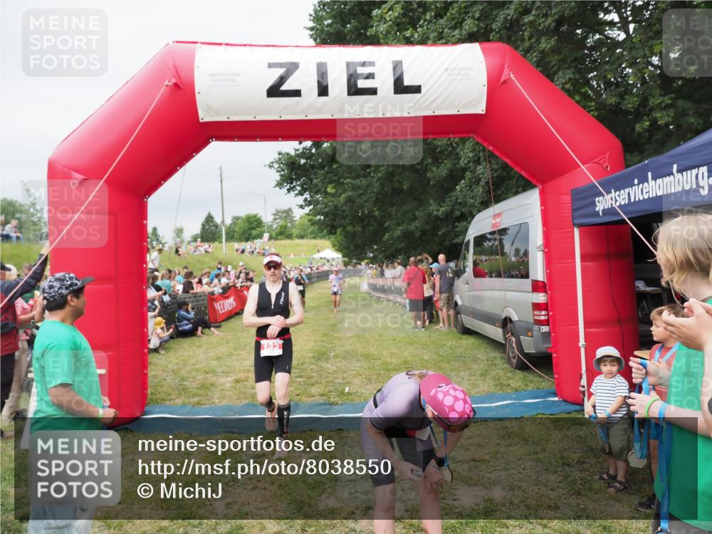 21.06.2025 - 27. Vierlanden-Triathlon MichiJ http://msf.ph/oto/8038550 15.06.2026 13:17:57 Ziel 132, 196, 816 meine-sportfotos.de